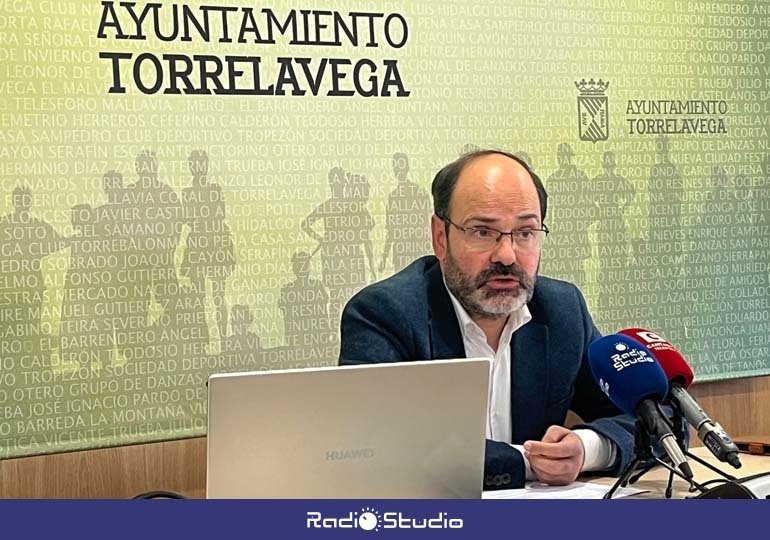 El concejal de Obras Públicas, José Luis Urraca, en rueda de prensa | Foto: Radio Studio
