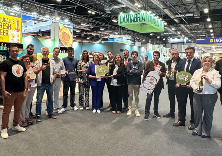 La consejera Maria Jesus Susinos al frente de la delegación de Cantabria que participó en el Salón Gourmet