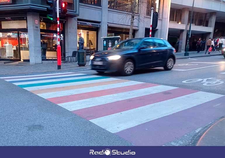 La propuesta plantea pintar con los colores del arcoiris un total de 11 pasos de cebra en Torrelavega.