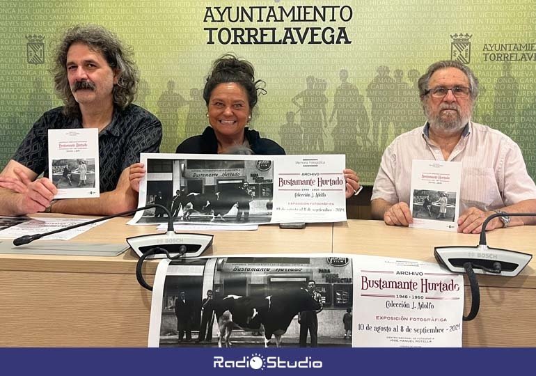 De izquierda a derecha; Pepe Terán, Esther Vélez y Feliciano López presentan la exposición del archivo Bustamante Hurtado | Radio Studio