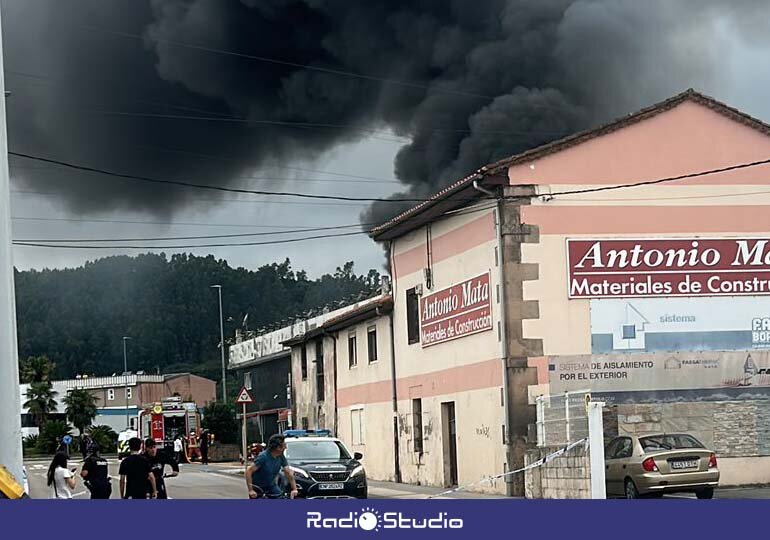 Incendio en el bazar Siglo de Sierrapando | Foto: Radio Studio