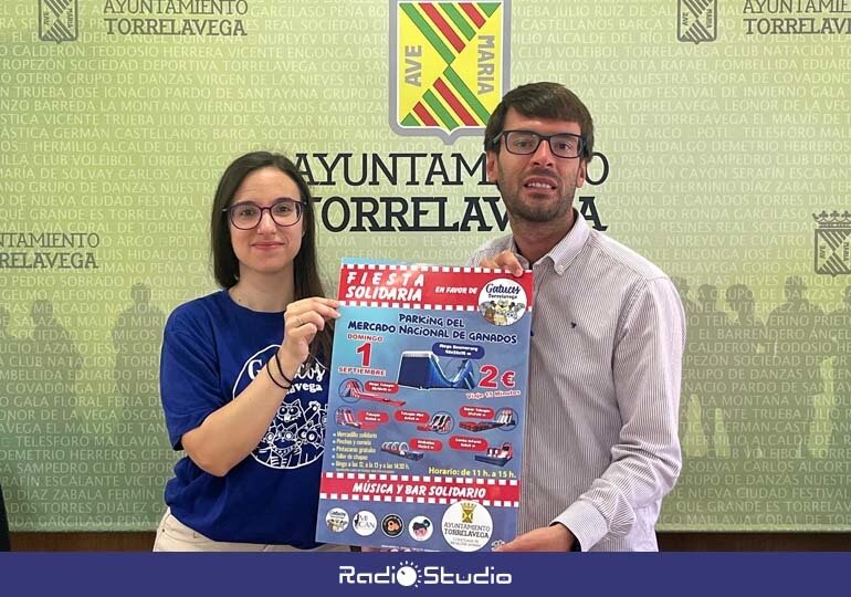 El concejal de Bienestar Animal, Borja Sainz, y Lara Torres, de Gatucos; presentan la jornada solidaria