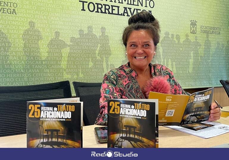 Esther Vélez presenta la 25ª edición del Festival de Teatro Aficionado de Torrelavega | Foto: Radio Studio