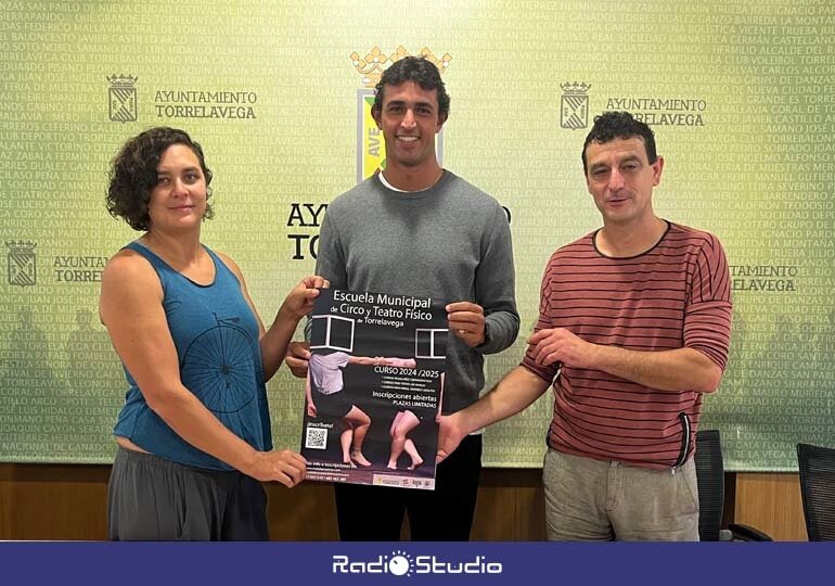 El concejal de Juventud y Deportes, Nacho González, junto con Elena Umlauff y Javier Amigo, de Malabaracirco | Foto: Radio Studio