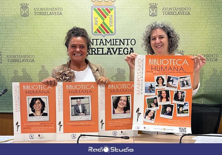 La concejala de Cultura, Esther Vélez, y Carmen Lamadrid, de La Columbeta, presentan 'La Biblioteca Humana' | Foto: Radio Studio