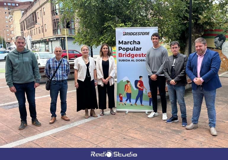 Foto de familia de la presentación de la