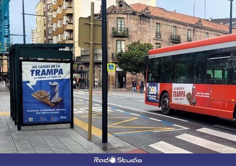 El cartel de la campaña en las marquesinas del Torrebús | Foto: AMAT