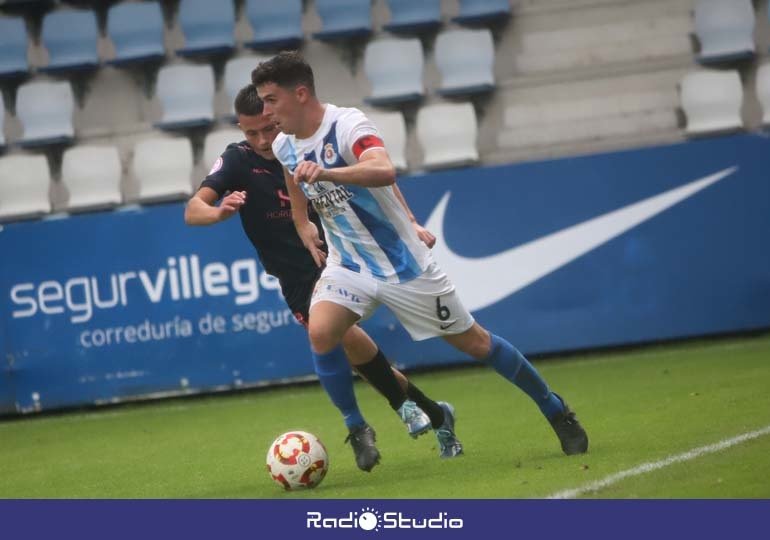 Alberto Gómez en el partido ante el Real Avilés Industrial | Foto: RS Gimnástica