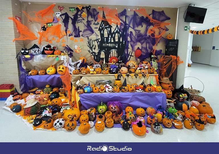 Decoración del colegio El Mimbral, ganador del concurso de decoración de Halloween de 2023.