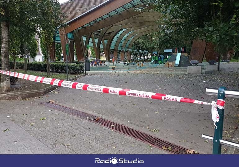 Como medida de precaución se ha cerrado al paso el parque Manuel Barquín.