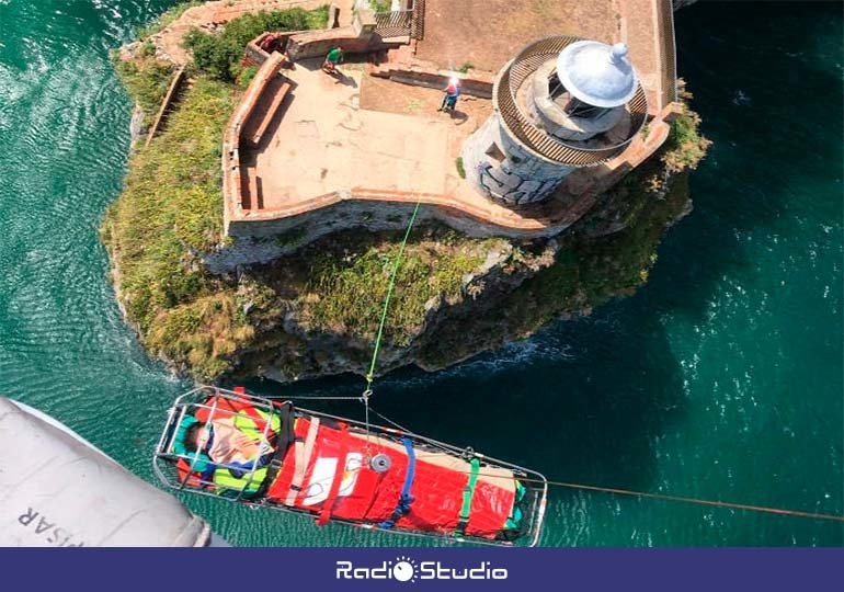 El Faro del Caballo, en Santoña, uno de los enclaves donde mayor número de rescates realizó el 112 Cantabria este verano.