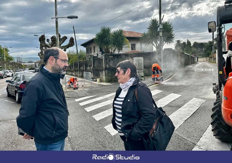 Urraca y la presidenta de la Asociación de Vecinos de Torres, Monserrat Pérez | Foto: Ayuntamiento