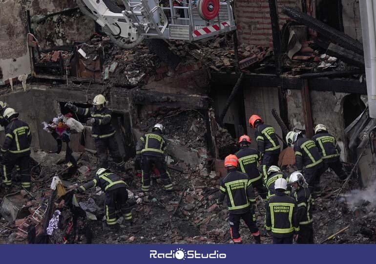 Incendio y derrumbe del edificio número 24 de La Albericia | Foto: Agencia