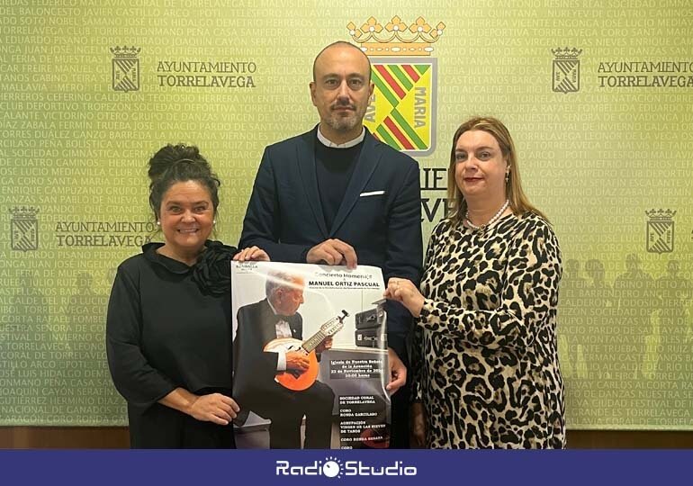 El alcalde, Javier López Estrada, la concejala de Cultura, Esther Vélez, y Carmen Aldaco, en la presentación del homenaje | Foto: Radio Studio