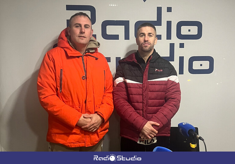 Rafael Díaz, promotor de la velada 'La Despedida del Niño'; y Jesús Laso, uno de los boxeadores que van a participar, en Radio Studio