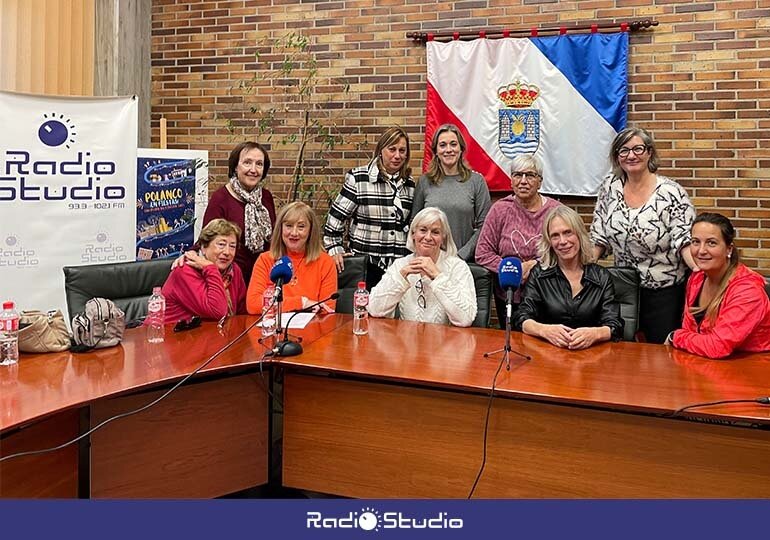 Mujeres de Polanco, representantes de distintos colectivos, que participaron en la tertulia en torno al 25N.