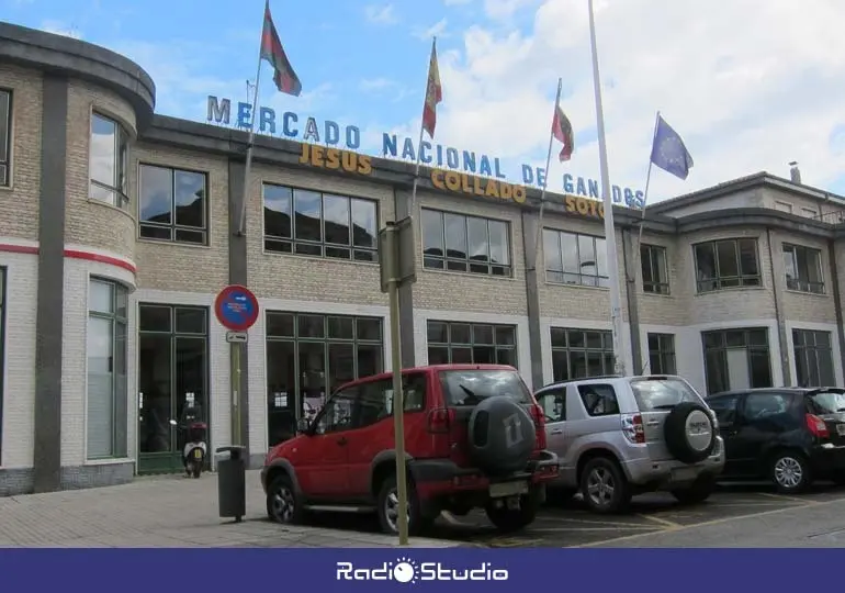 El letrero identificativo del Mercado Nacional de Ganados permanece en su estado original desde 1973 | Foto: Ayuntamiento