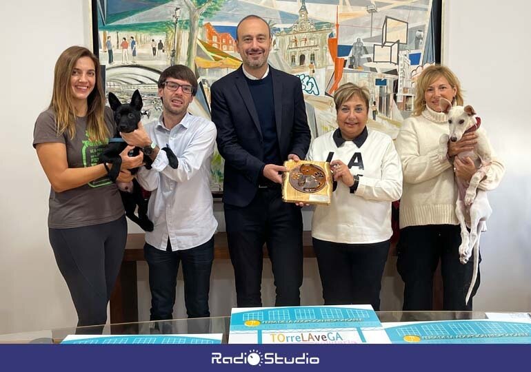 De izquierda a derecha: Paula Abascal, Borja Sainz, Javier López Estrada, Victoria Cedrún y Eva Ceballos | Foto: Radio Studio