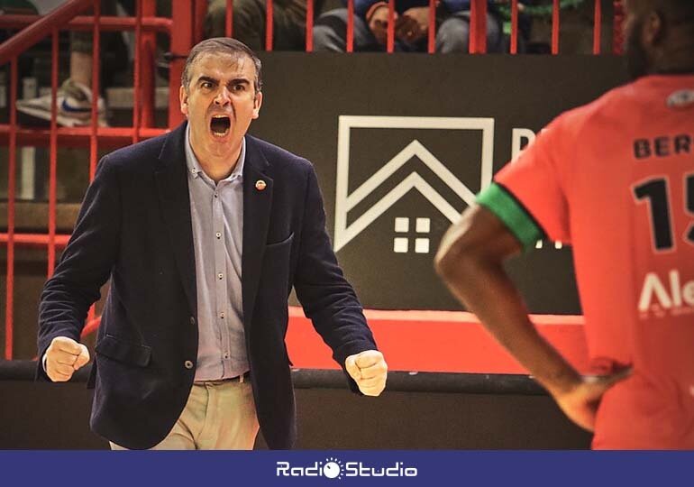 David Mangas, el mejor entrenador de la historia del Grupo Alega Cantabria | Foto: Club