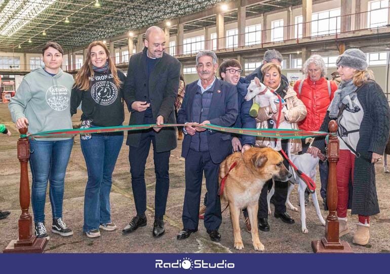 Inauguración de la VII Feria de Adopción Responsable de Torrelavega | Foto: Ayuntamiento