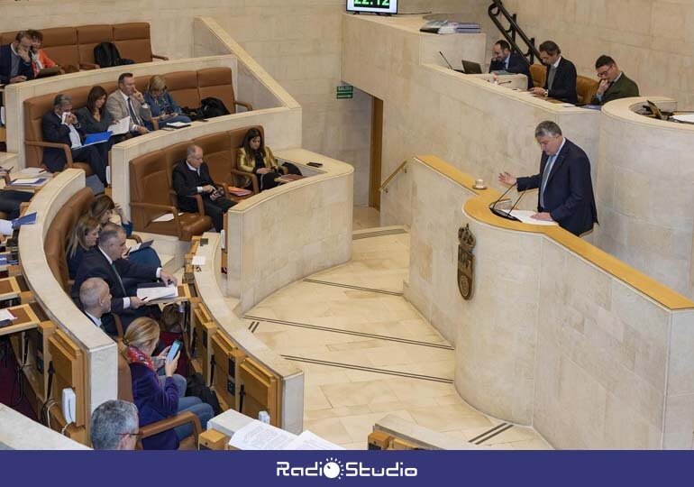 Imagen del pleno del Parlamento de Cantabria durante la aprobación de los presupuestos | Foto: Agencia