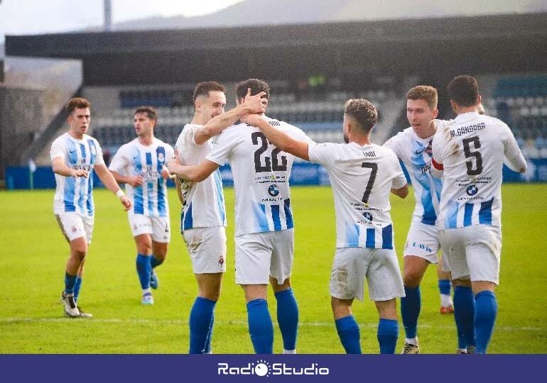 Celebración del tanto 'gimnástico' ante el Fabril | Foto: Néstor Revuelta