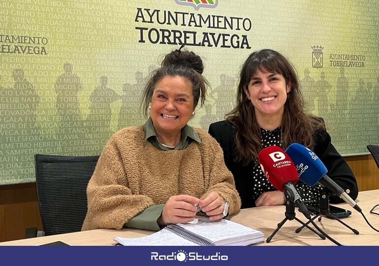 La concejal de Cultura, Esther Vélez, y la directora de la Orquesta Sinfónica del Cantábrico, Paula Sumillero, han presentado el primer Concierto de Año Nuevo de Torrelavega | Foto: Radio Studio