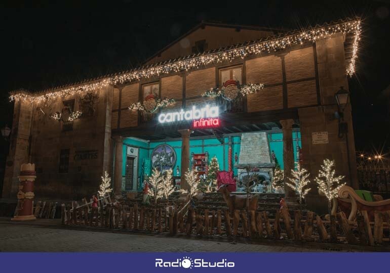 El Ayuntamiento de Cartes, uno de los espacios decorados en esta Navidad en la que más de 100.000 personas han visitado el municipio cartiego | Foto: Ayuntamiento