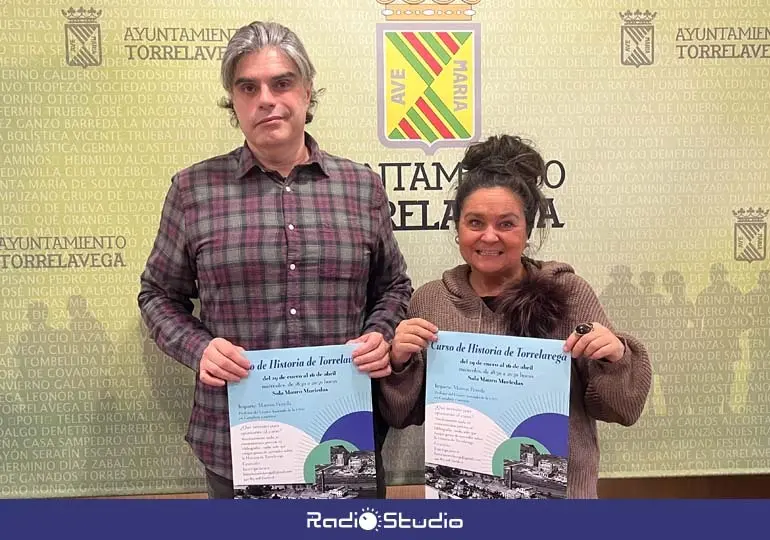 Marcos Pereda y Esther Vélez presentan el ciclo de conferencias | Foto: Radio Studio