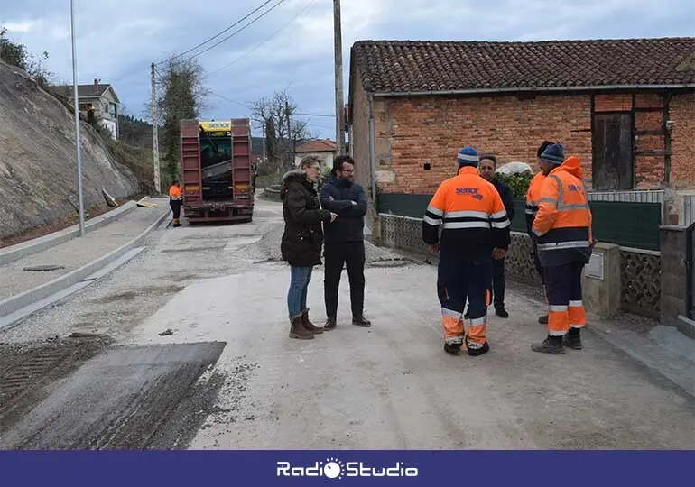 Visita a las obras en la 'carretera negra', que entran en su recta final.