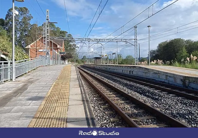 Estación de Mogro, en Miengo, una de las que sí recuperará el servicio matinal Santander-Torelavega de las 7.20 a.m.