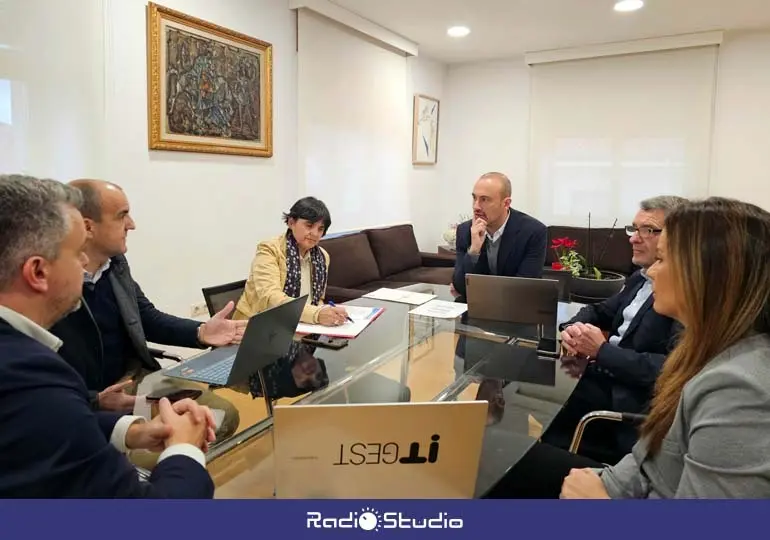 Reunión entre el Ayuntamiento de Torrelavega y la empresa ITGEST España | Foto: Ayuntamiento