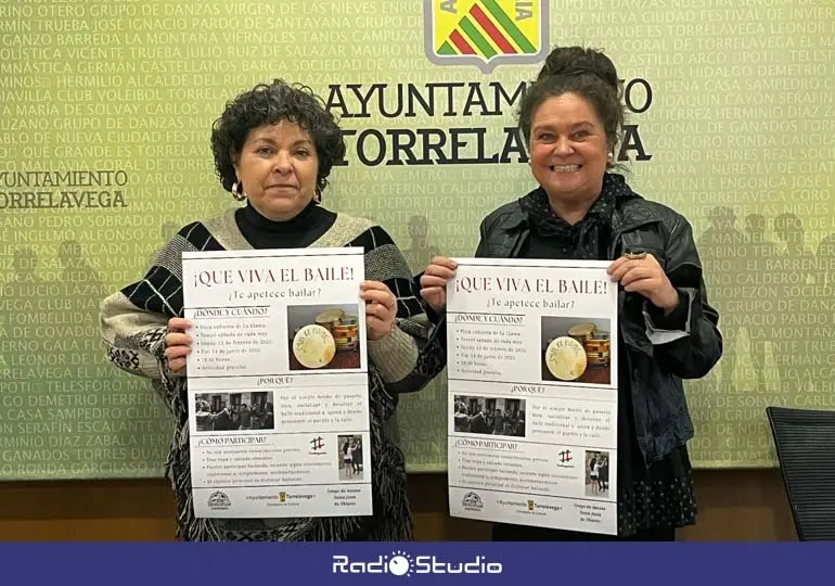 La concejal de Cultura, Esther Vélez, acompañada por Conchi García del Grupo de Danzas Santa Justa de Ubiarco, han presentado este proyecto | Foto: Radio Studio