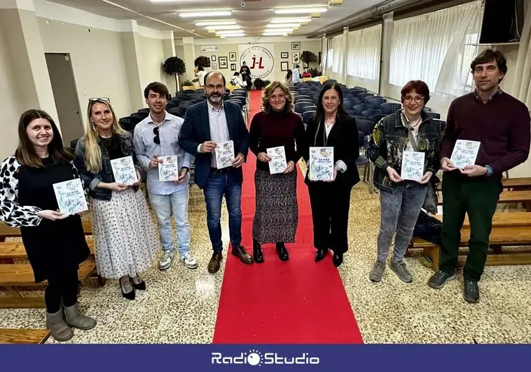 Presentación del libro 'La mar empieza aquí' del CEIP José Luis Hidalgo | Foto: Ayuntamiento de Torrelavega