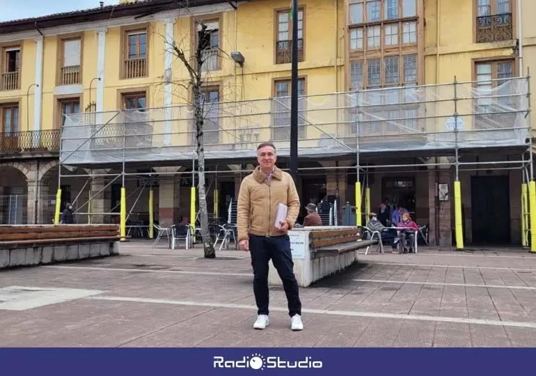 El concejal 'popular' Enrique Gómez, frente al futuro emplazamiento del Museo del Hojaldre | Foto: PP